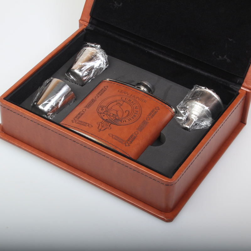 Hunter Clan Crest Hip Flask Gift Set - Boxed