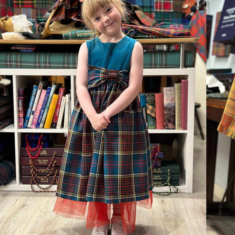 Girls Custom Tartan Velvet Dress (2-10) Girls Custom Tartan Velvet Dress (2-10)