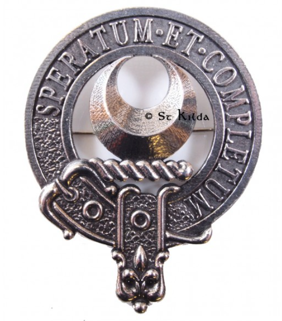 Arnott Clan Crest Badge in Pewter