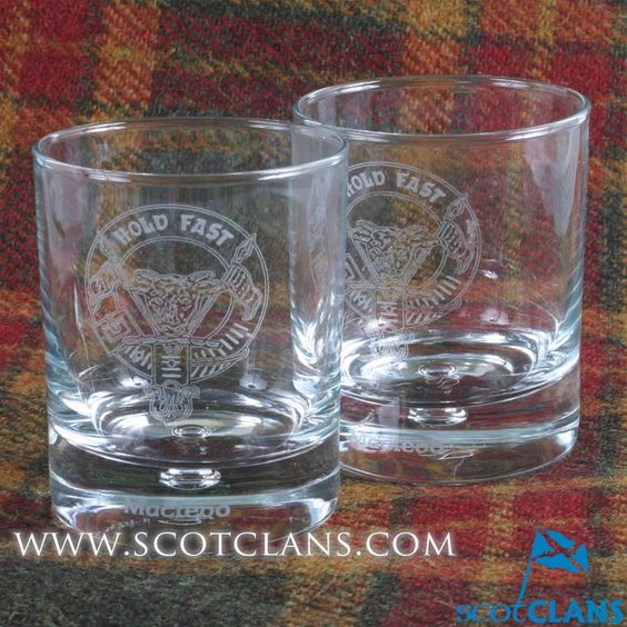 Clan Crest Whisky Glass with MacLeod Crest